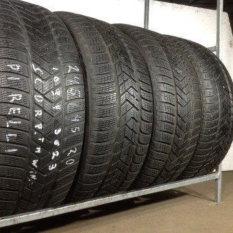 Шини Pirelli 245/45/20
